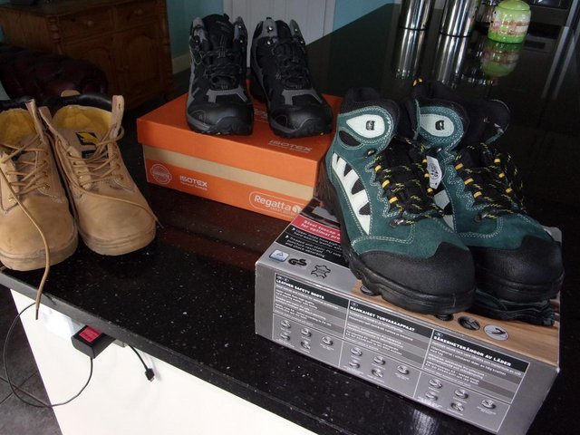 Preview of the first image of Safety boots...............
