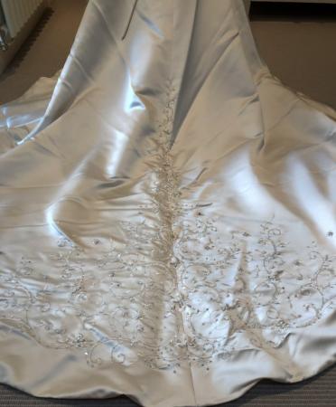 Image 3 of Maggie Sottero wedding dress, size 8, excellent condition