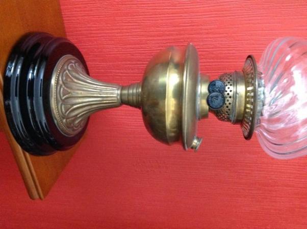Image 3 of A stunning Antique Oil Lamp