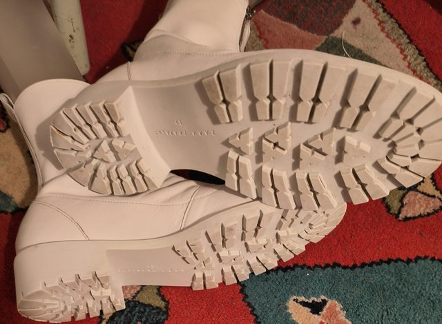 Preview of the first image of Zara white leather boots.