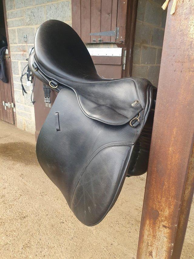 Preview of the first image of Gfs gp saddle 17" black wide good condition.