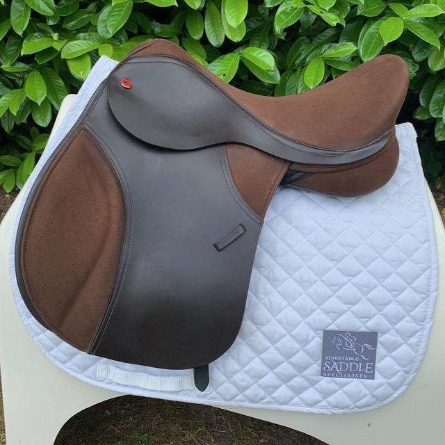 Preview of the first image of Thorowgood T4 17  inch compact saddle.