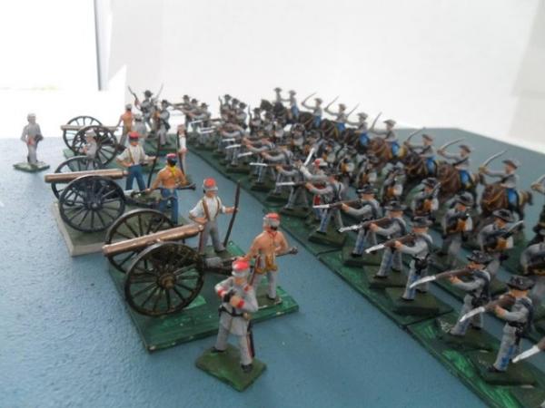 Image 11 of 28 mm white metal Union & Confederate ACW 233 figures.