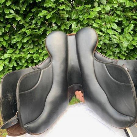 Image 20 of Thorowgood T4 17.5 inch high wither saddle