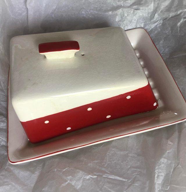 Preview of the first image of Vintage 1940/50’s Staffordshire Kirkham butter/cheese dish.