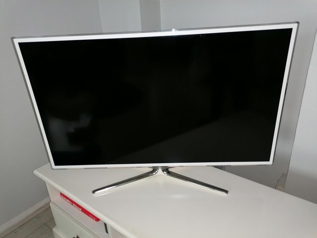 Preview of the first image of Samsung 42" Smart TV (White).