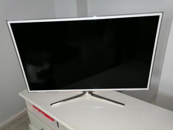 Image 1 of Samsung 42" Smart TV (White)