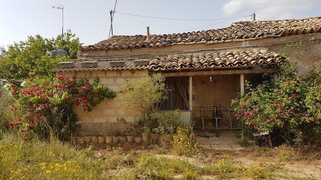 Preview of the first image of Property with land in Sicily in private road.