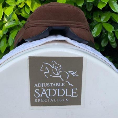 Image 15 of Thorowgood T4 15 inch Pony Club saddle