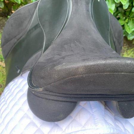 Image 18 of Thorowgood T4 17.5 inch high wither dressage saddle