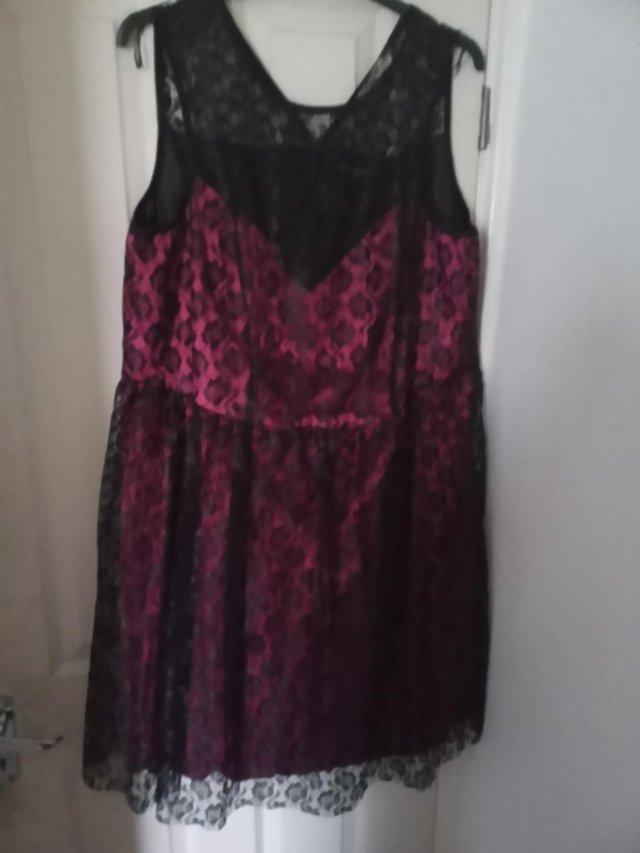 Preview of the first image of Lace Dress Scarlett & JoSleeveless Pink Black.