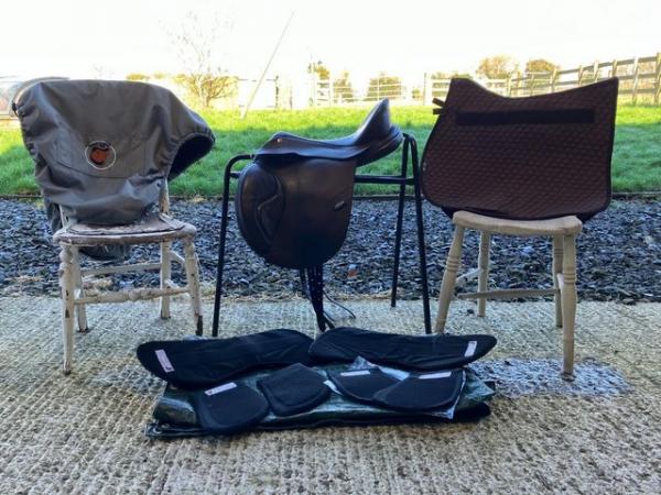 Image 3 of Smart Solutions Elite GP Treeless Saddle with Accessories