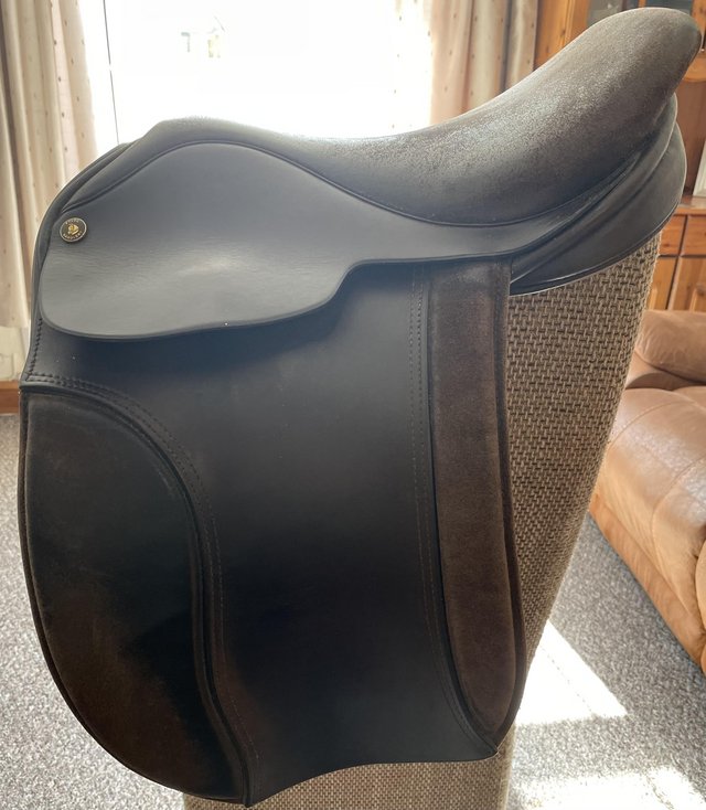 Preview of the first image of 15” wide Fylde Saddlery show saddle.