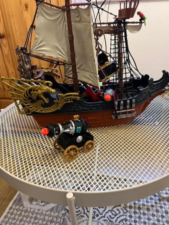 Image 3 of Pirate ship with accessories and figures
