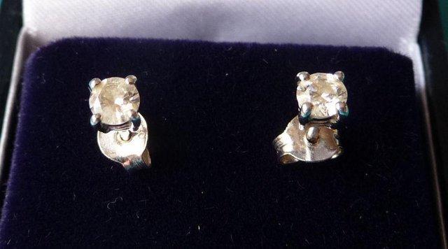 Image 2 of PAIR OF 18ct WHITE GOLD MOUNTED SOLITAIRE DIAMOND EARRINGS