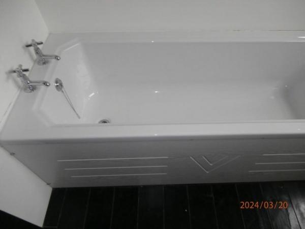 Image 3 of Art Deco Style Dulton Bathroom Suite in very good condition