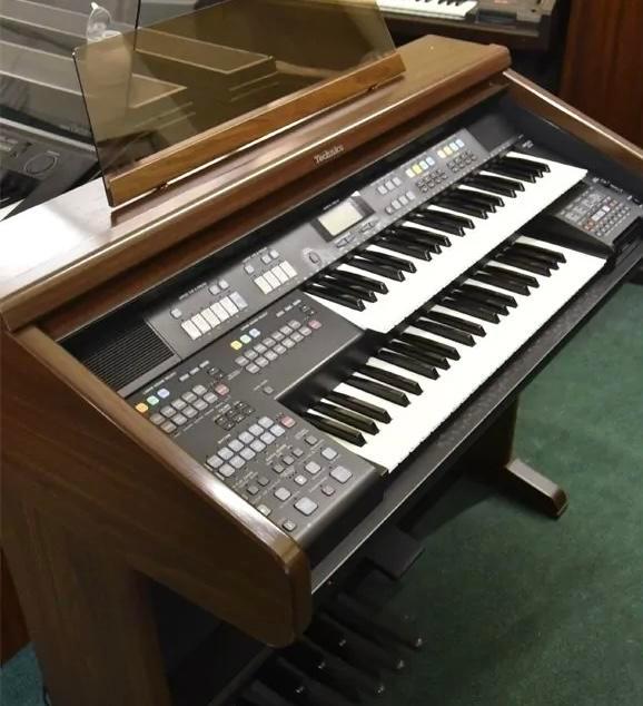 Preview of the first image of Technic EN 4 Electronic Organ.