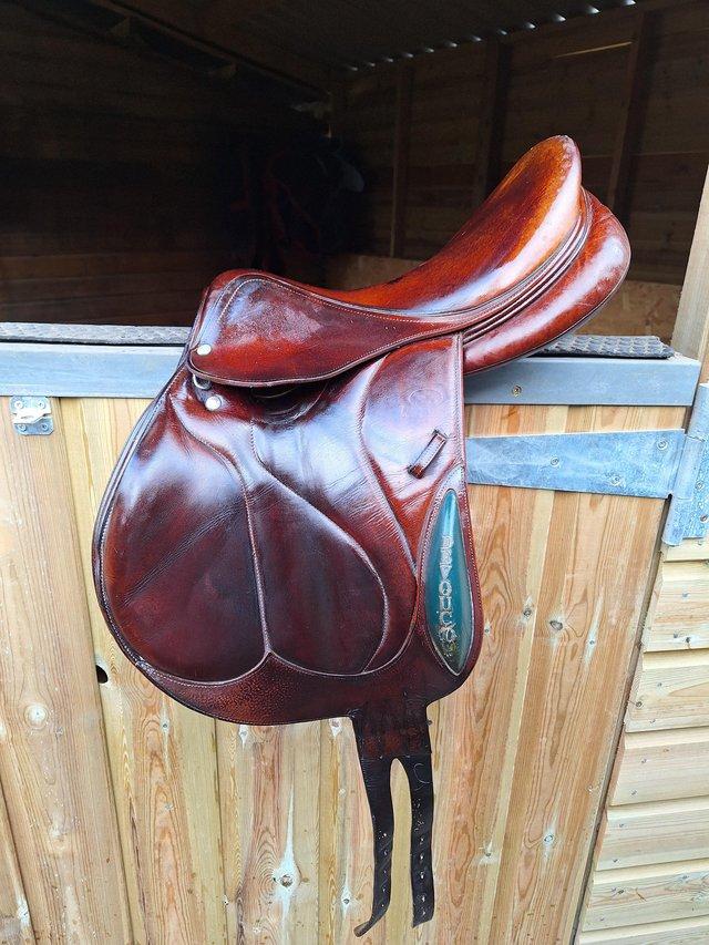 Preview of the first image of Devoucoux monoflap jumping saddle.
