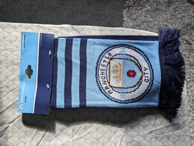 Preview of the first image of Manchester City Blue Scarf.