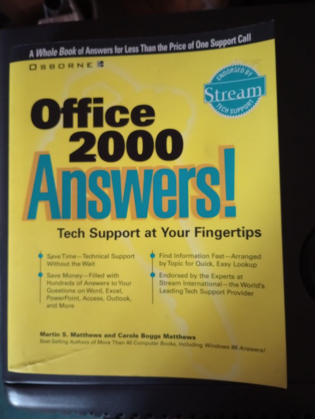 Preview of the first image of Office 2000 Answers! Complete guide to Office 2000.