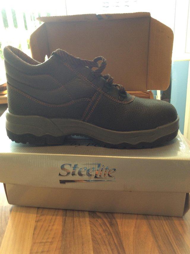 Preview of the first image of Men’s Work boots size 8 brand new never been worn..