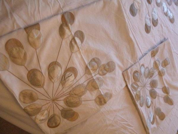 Image 2 of KING SIZE ORNATE DUVET COVER SET, PALE CREAM AND GOLD