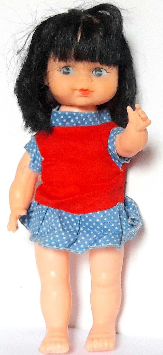 Preview of the first image of CHRISSIE ** CHEEKY DOLL - RED and BLUE DRESS 22 cm GOOD.