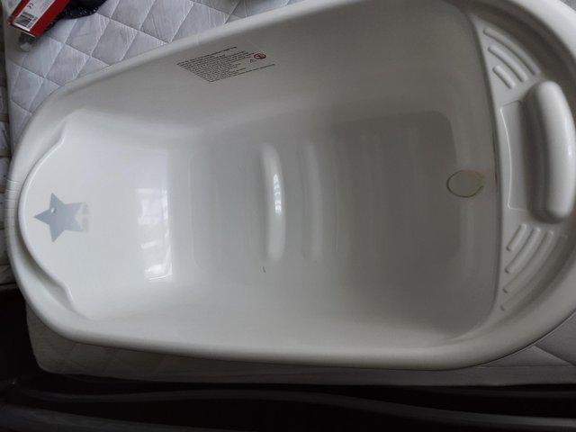 Preview of the first image of Little Star baby bath in white.