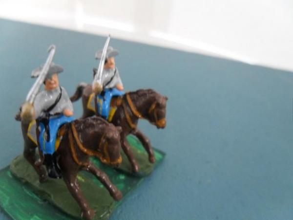 Image 19 of 28 mm white metal Union & Confederate ACW 233 figures.