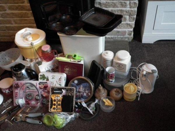Image 7 of Large kitchen bundle incl. Kenwood tin opener, baking dishes