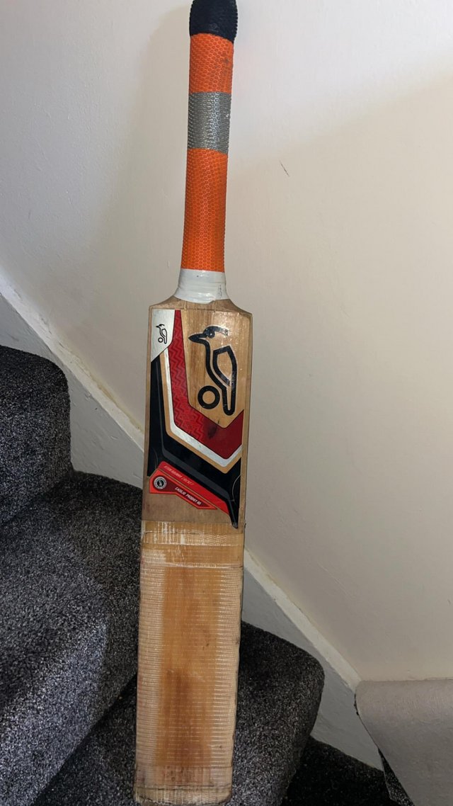 Preview of the first image of KOOKABURRA cricket bat London wembley.