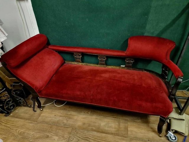 Preview of the first image of Vintage red velvet chaise longue.