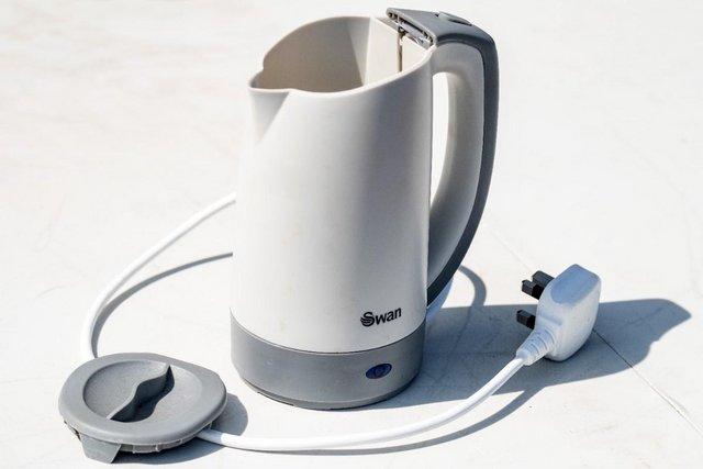 Image 3 of Swan Dual Voltage Travel Kettle