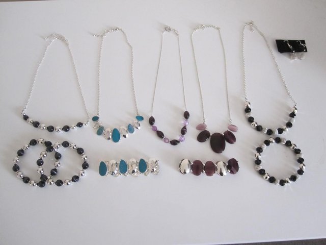 Preview of the first image of Costume jewellery small bundle 2.