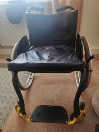Image 2 of Davinci light weight self propel wheelchair good conditio