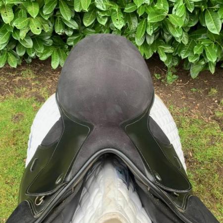 Image 5 of Thorowgood T4 17.5 inch gp saddle (S3043)