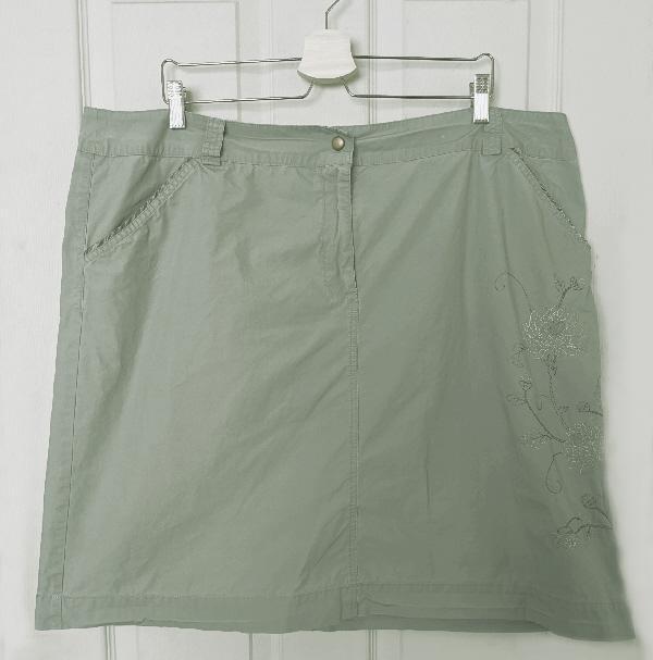 Preview of the first image of Lovely Pale Green Embroidered Skirt - Size 22.