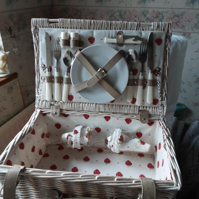 Preview of the first image of PICNIC BASKET WITH CUTLERY ETC 2 PERSONS - UNUSED.