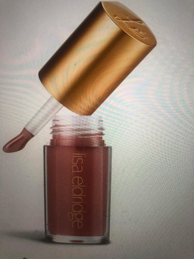 Preview of the first image of Lisa Eldridge lip gloss embrace in songbird.