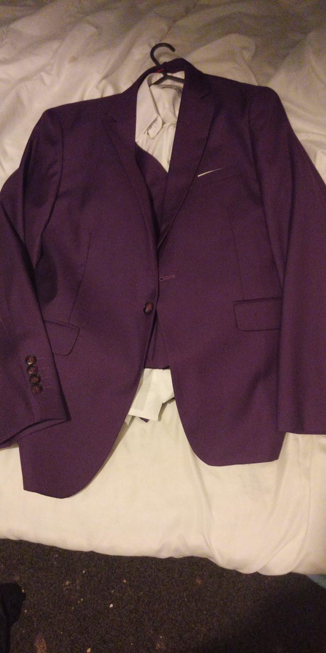 Preview of the first image of Mens purple suit in medium.triusers are a 32 waist and 30 in.