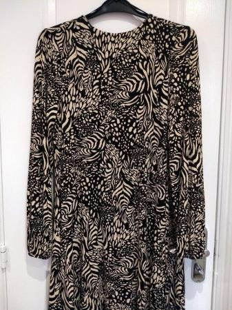 Image 17 of New with Tags Wallis Petite Wrap Dress Size UK 8