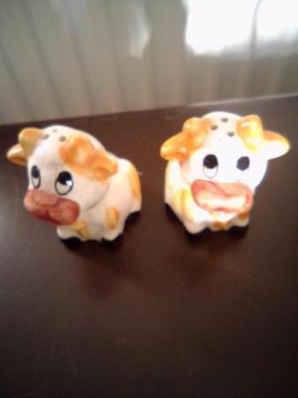 Image 3 of VINTAGE COW SALT AND PEPPER SHAKERS