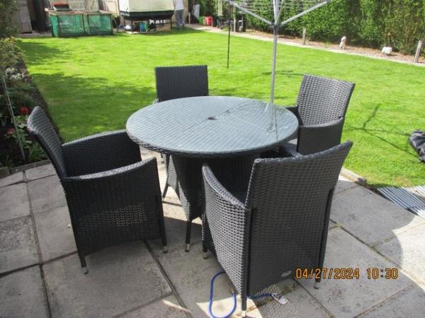 Image 3 of Rattan dining table and 4 chairs