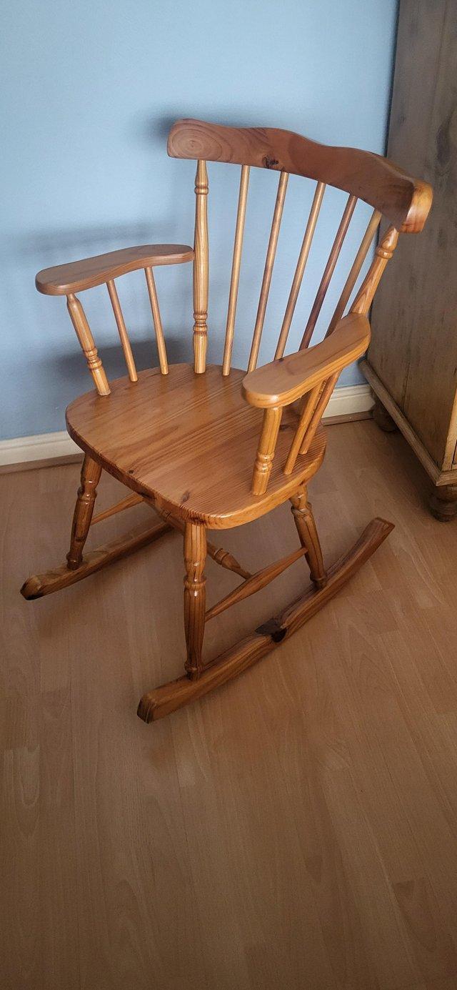 Preloved rocking outlet chair