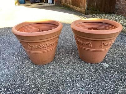 Preview of the first image of Assorted green and terracotta plastic planters.
