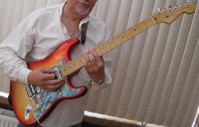 Image 2 of Fender American Strat Deluxe - Sunset + Abalone Scratchplate