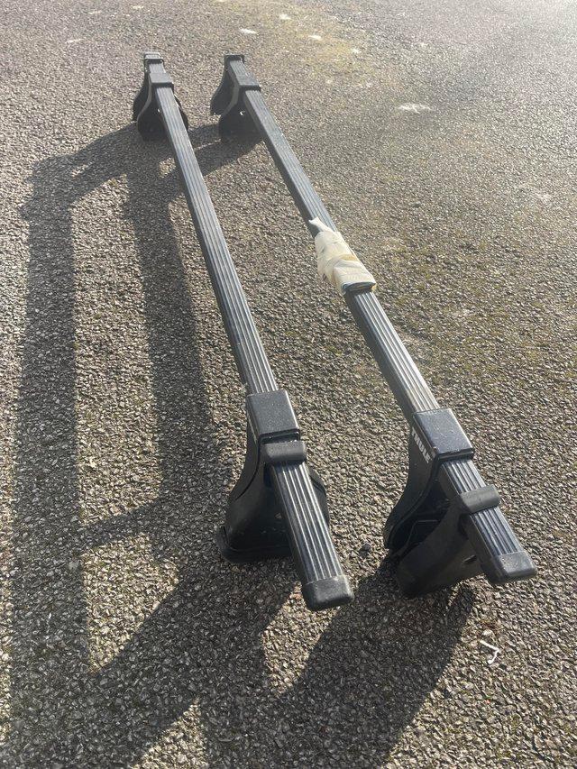 Preview of the first image of Thule roof bars and mounting brackets £40.