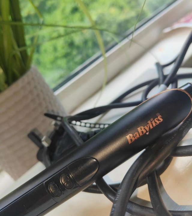 Preview of the first image of BABYLISS Titanium Brilliance Conical Wand.