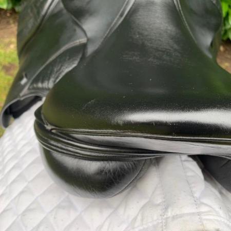 Image 15 of Thorowgood T8 17.5 inch jump saddle