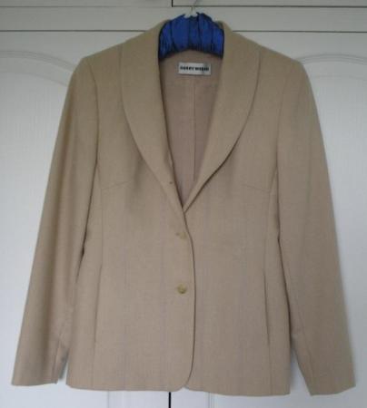 Image 2 of Gerry Weber Camel fitted jacket/detachable collar- 8/10